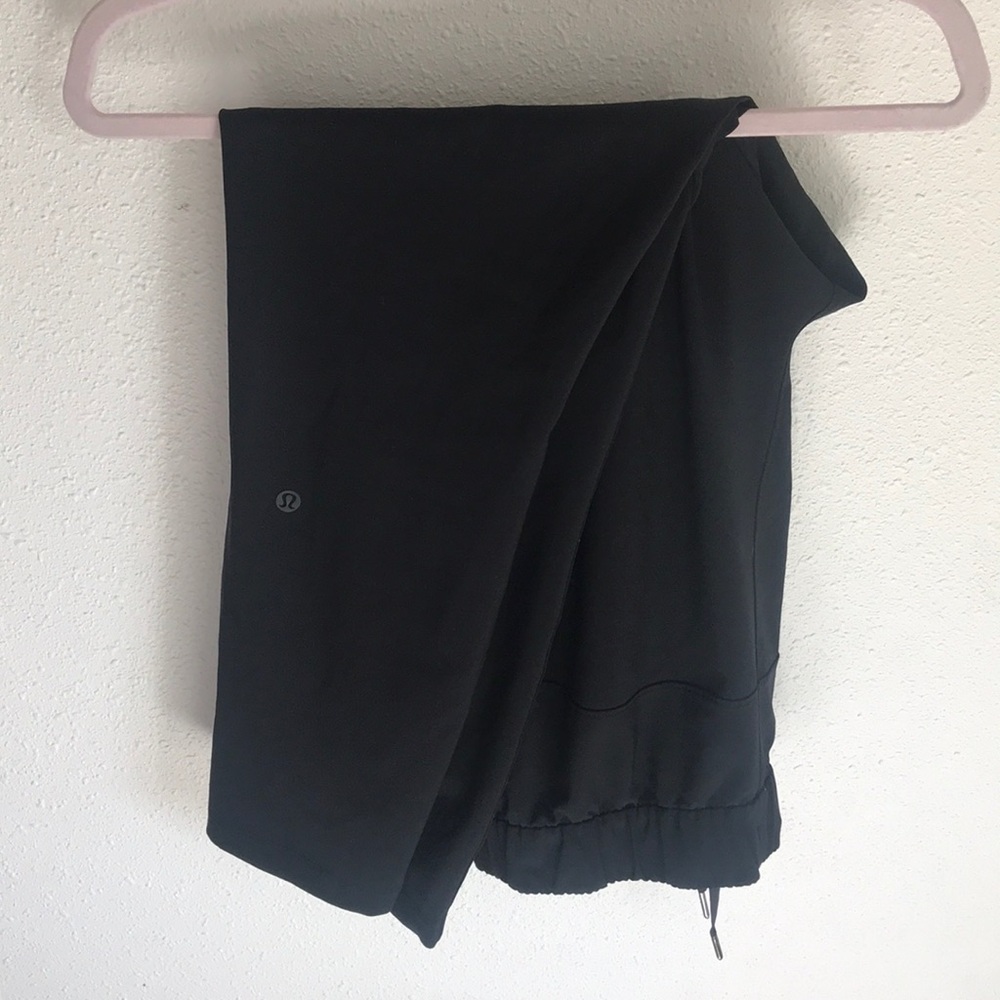 Lululemon On The Fly Pant, Woven, size 10